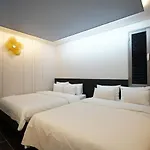 Shinchon Y Hotel