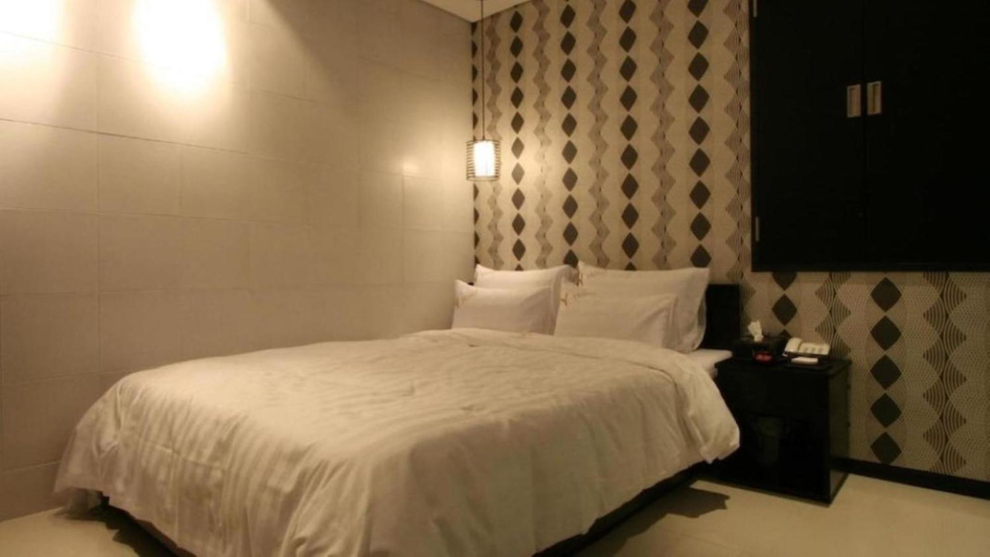 Shinchon Y Hotel